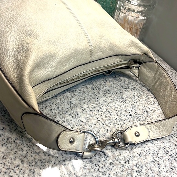 Coach Avery Shoulder Bag - Picture 6 of 10